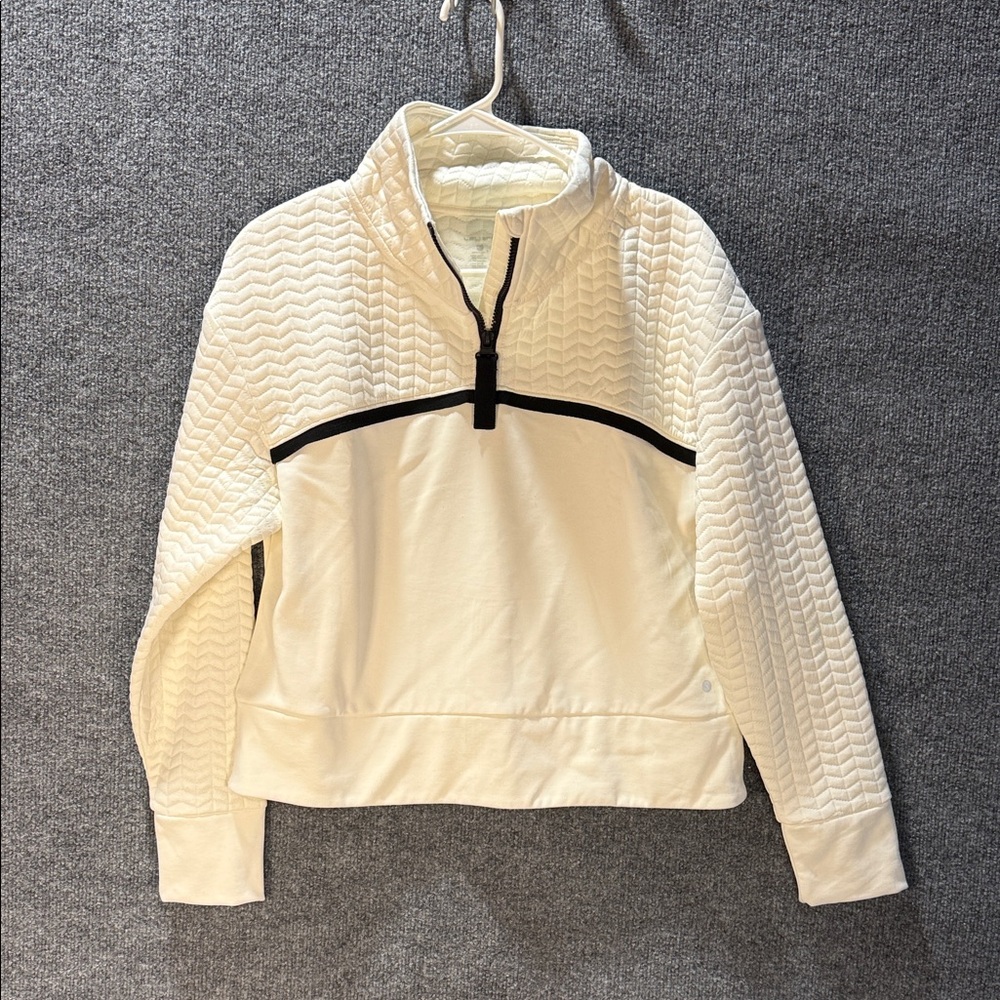 Layers Women's Cozy Medium Cream Quilted 1/2 Zip Sweatshirt Nice Condition